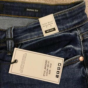 Judy Blue Jeans…mid rise, skinny fit